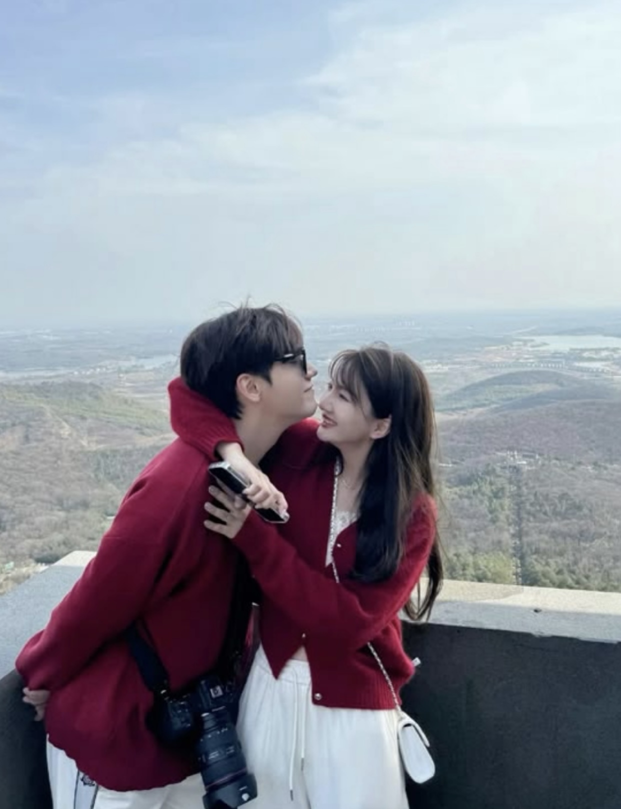 VỊ HÔN PHU BAO NUÔI MỘT CÔ SINH VIÊN