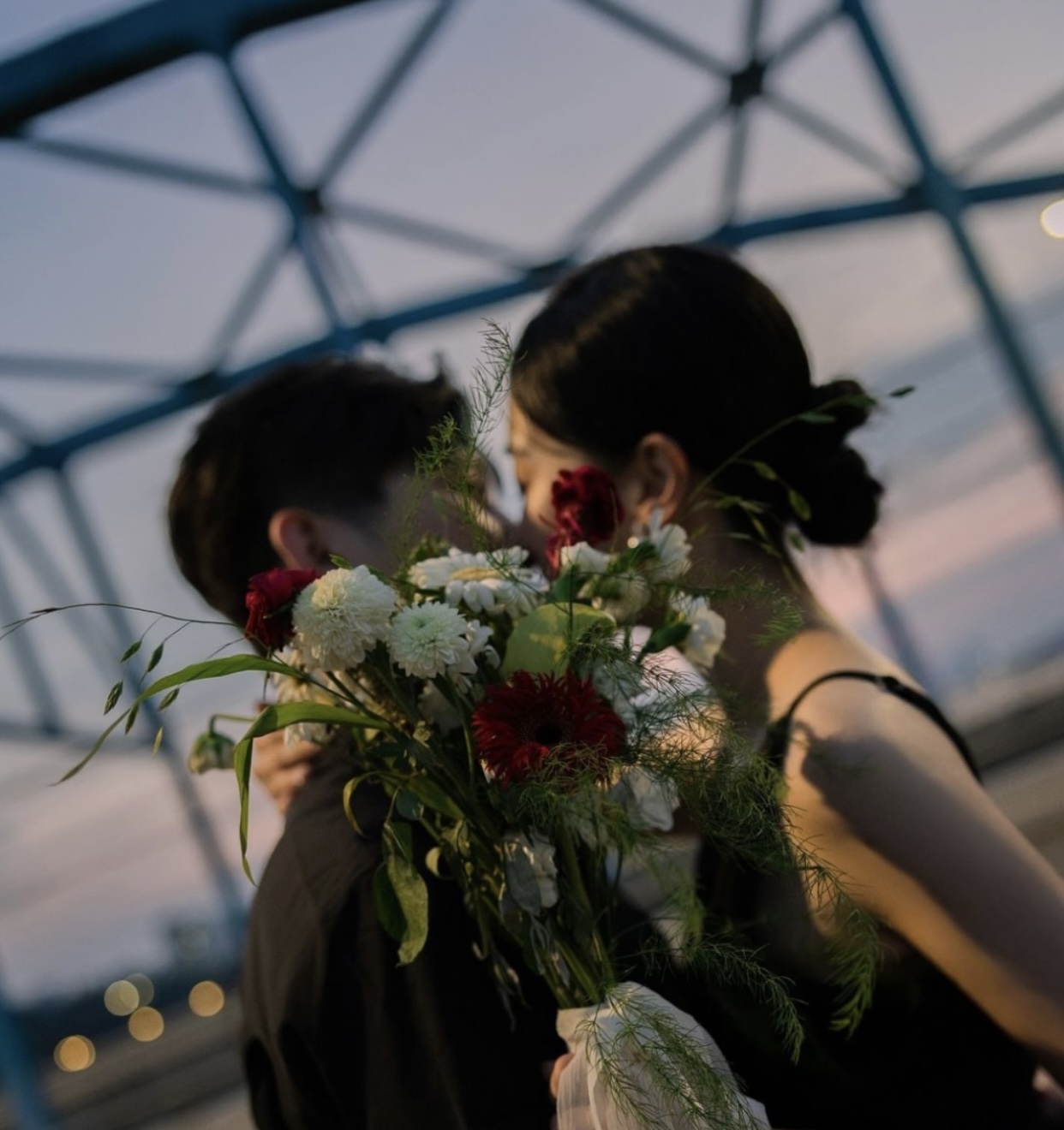 TÌNH YÊU KẾT THÚC NHƯNG KHÔNG AI MUỐN RỜI ĐI