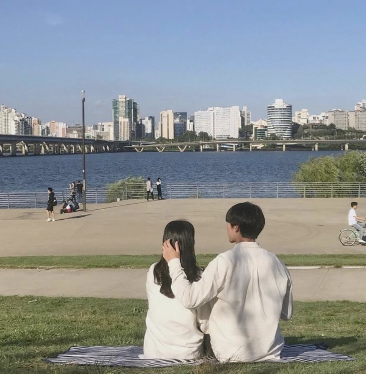 BẢY NĂM MỘT TRÒ ĐÙA