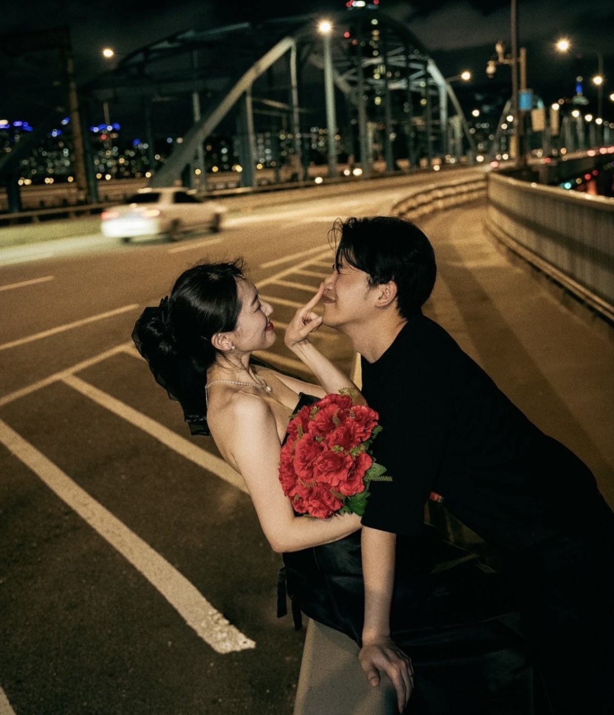 VỊ HÔN PHU HUỶ HÔN, TÔI CHUYỂN SANG LÀM KẺ THÙ CỦA ANH TA