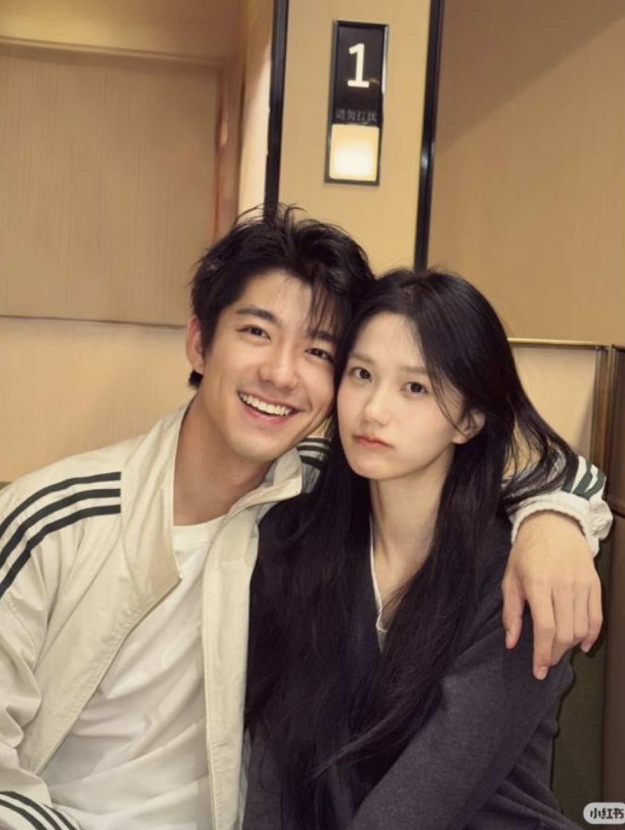 LÀM BẠN GÁI LÃO ĐẠI