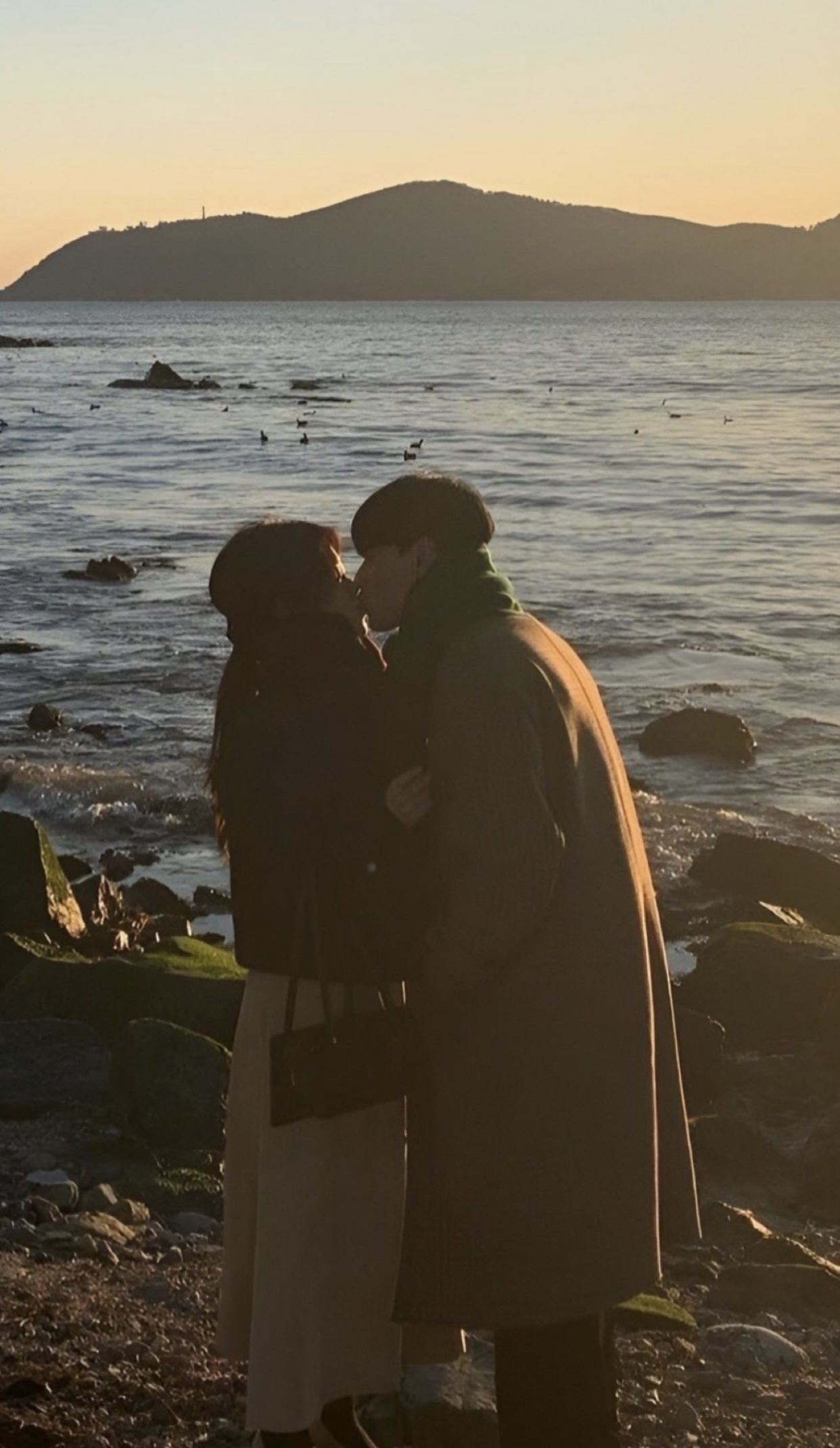 CHỒNG XIN NGHỈ CHĂM SÓC VỢ CŨ SAU SINH