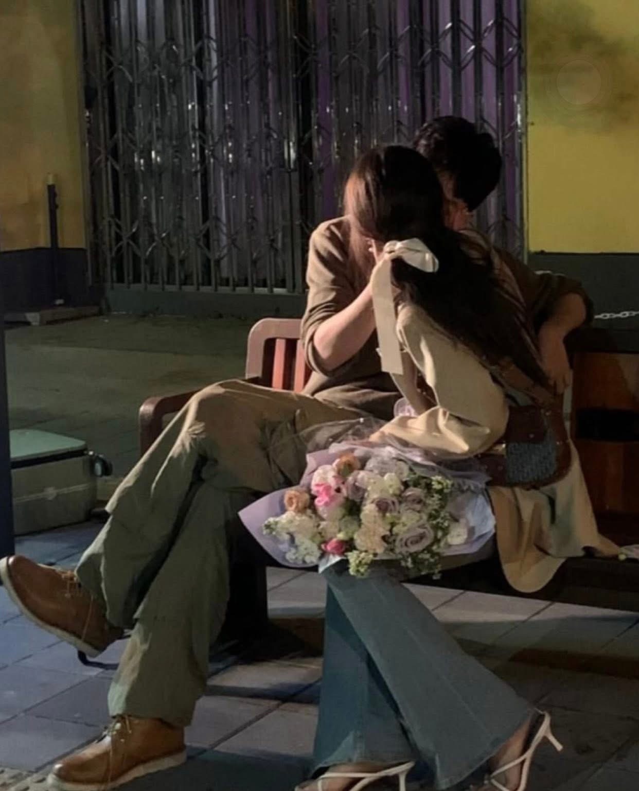 CHỒNG ĐƯA BỒ NHÍ VỀ LĂN LỘN TRÊN GIƯỜNG