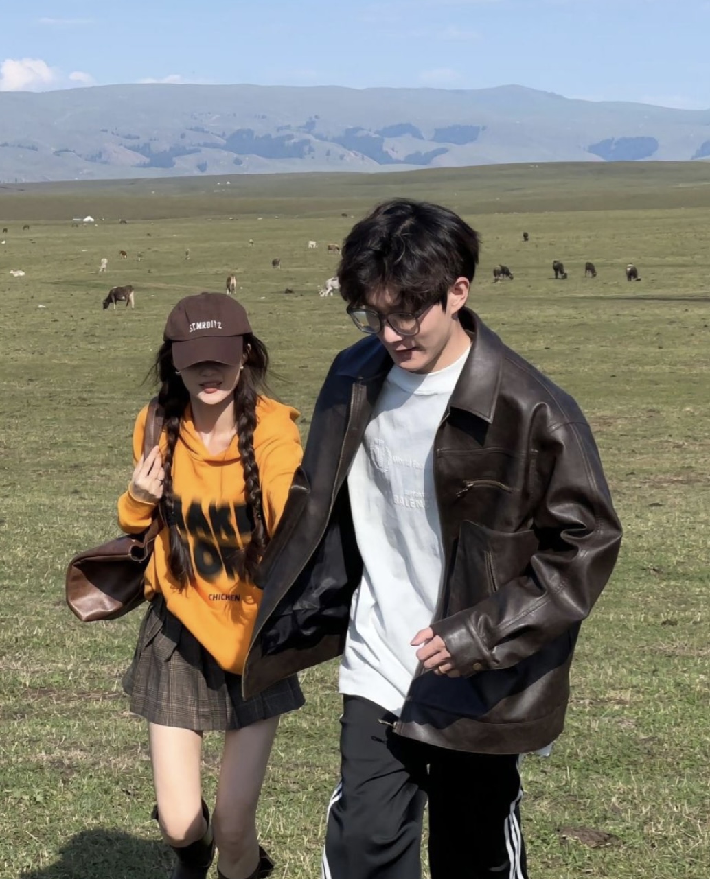 CHỒNG HỢP ĐỒNG CÙNG THAM GIA SHOW